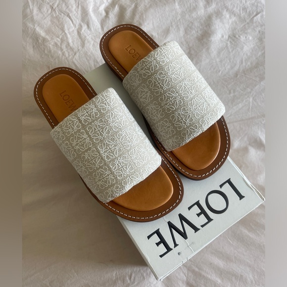 Loewe monogram slides / sandals - brand new in box - Picture 1 of 4